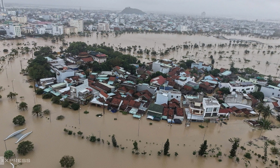 헬리콥터, 베트남 중부 홍수 대응에 합류