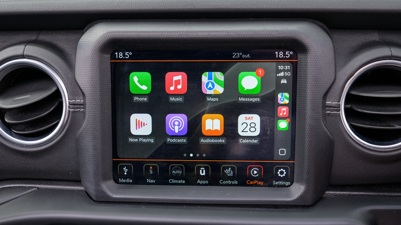 Apple CarPlay가 iPhone 배터리를 소모합니까?