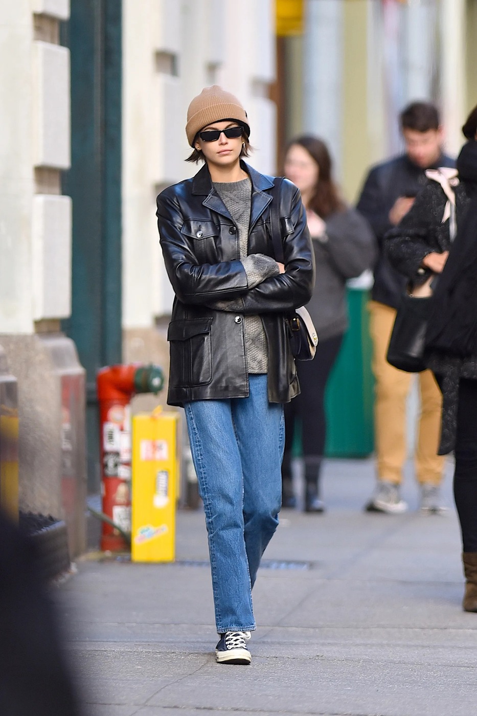 판매 49% 급등, 파리지앵이 꽂힌 그 가죽 재킷 브랜드!