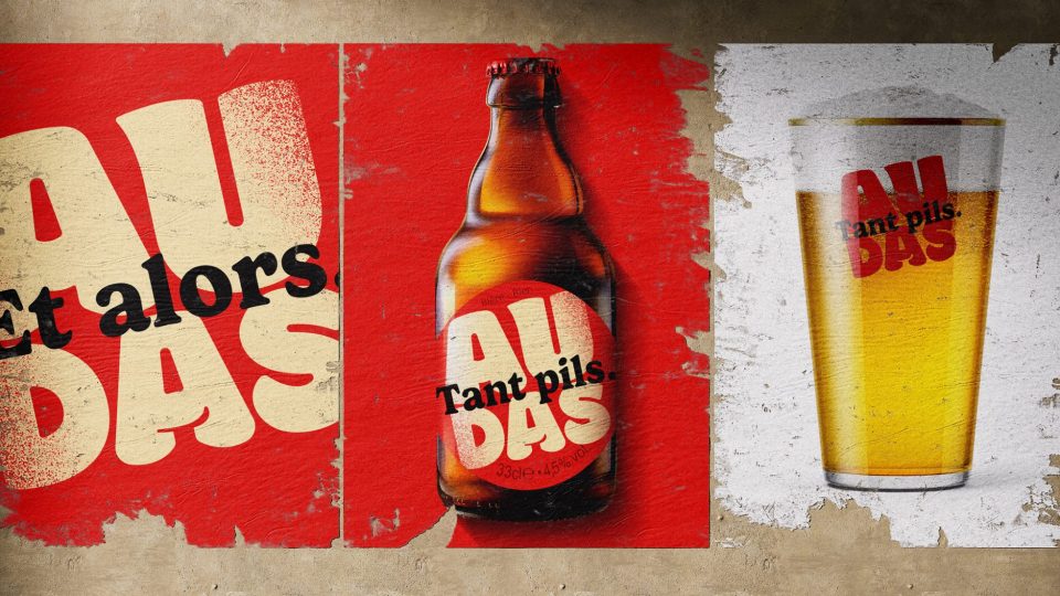 Audas는 장면을 훔치는 병으로 글자를 풀어줍니다