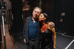 Andrew Lloyd Webber가 The Other Songs 및 The Orchard와 계약을 맺었습니다