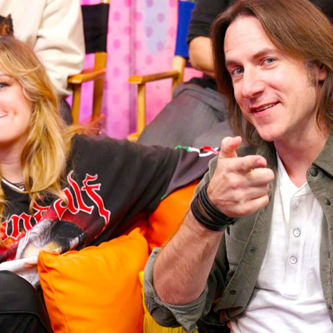 중요한 역할의 출연진이 개성있고...이상해집니다