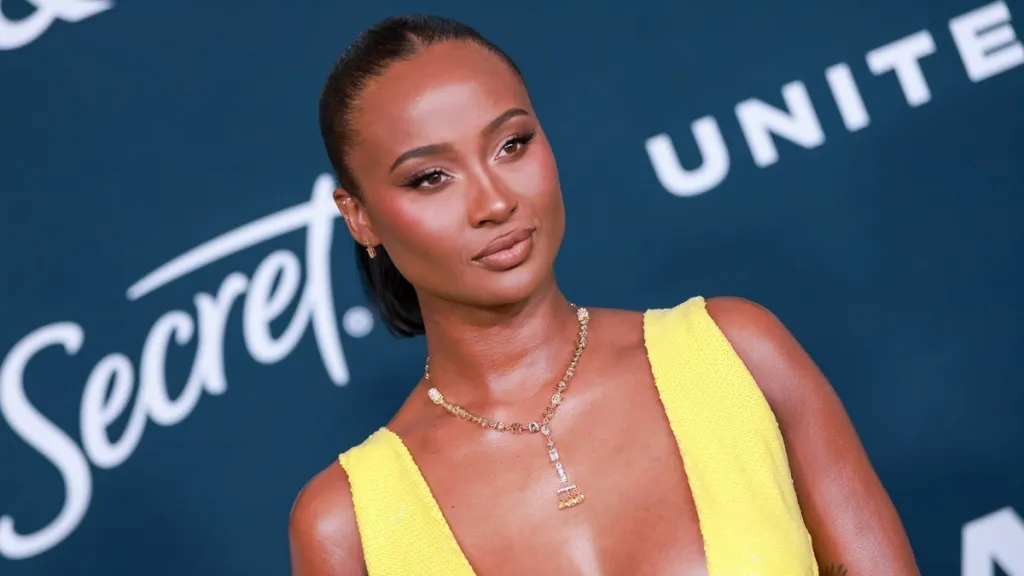 Travis Kelce’s Ex & Shaq Posing Deserves Double Take