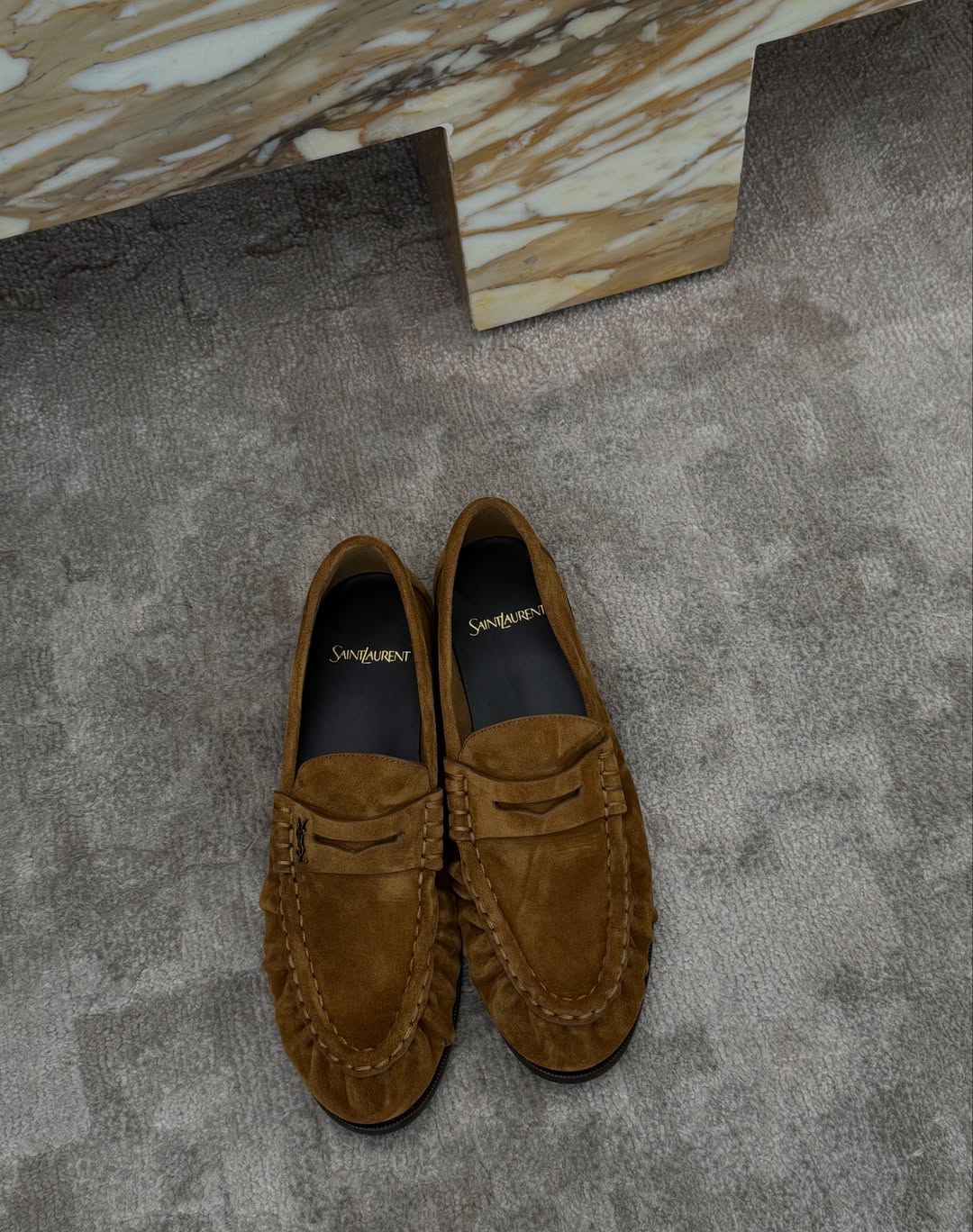 다코타 존슨도, 로제도 푹 빠진 지금 이 순간의 로퍼!