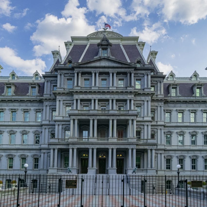 DC 보존 연맹(DC Preservation League)은 아이젠하워 건물의 "돌이킬 수 없는 변경"을 방지하기 위해 도널드 트럼프를 고소했습니다