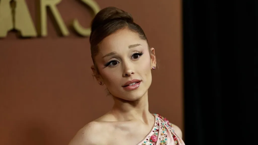 아리아나 그란데의 디올 가운은 동화에서 튀어나온 모습