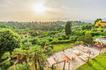 유서 깊은 피렌체 사유지: 미켈란젤로 광장 위의 탁 트인 전망과 13세기 유산