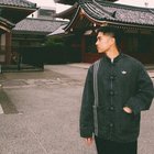 일본에 있는 동안 성배 재킷을 샀어요