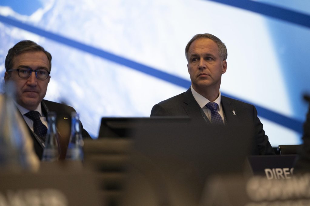 유럽의 인간 및 로봇 탐사가 예산 부족으로 타격을 입다