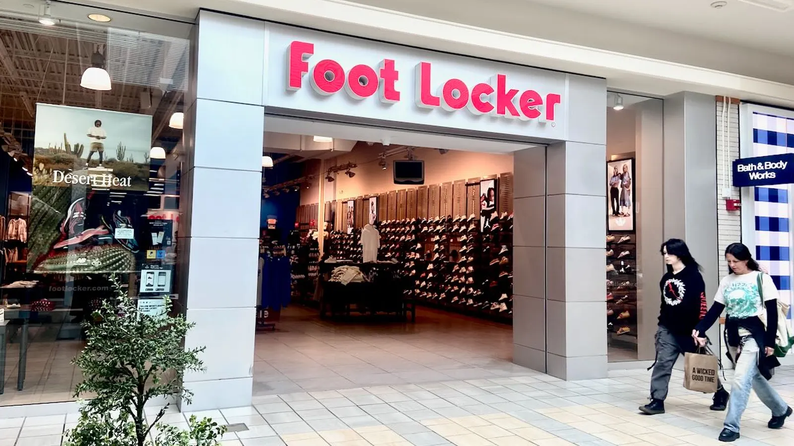 Foot Locker는 플로리다로 본사 이전을 중단