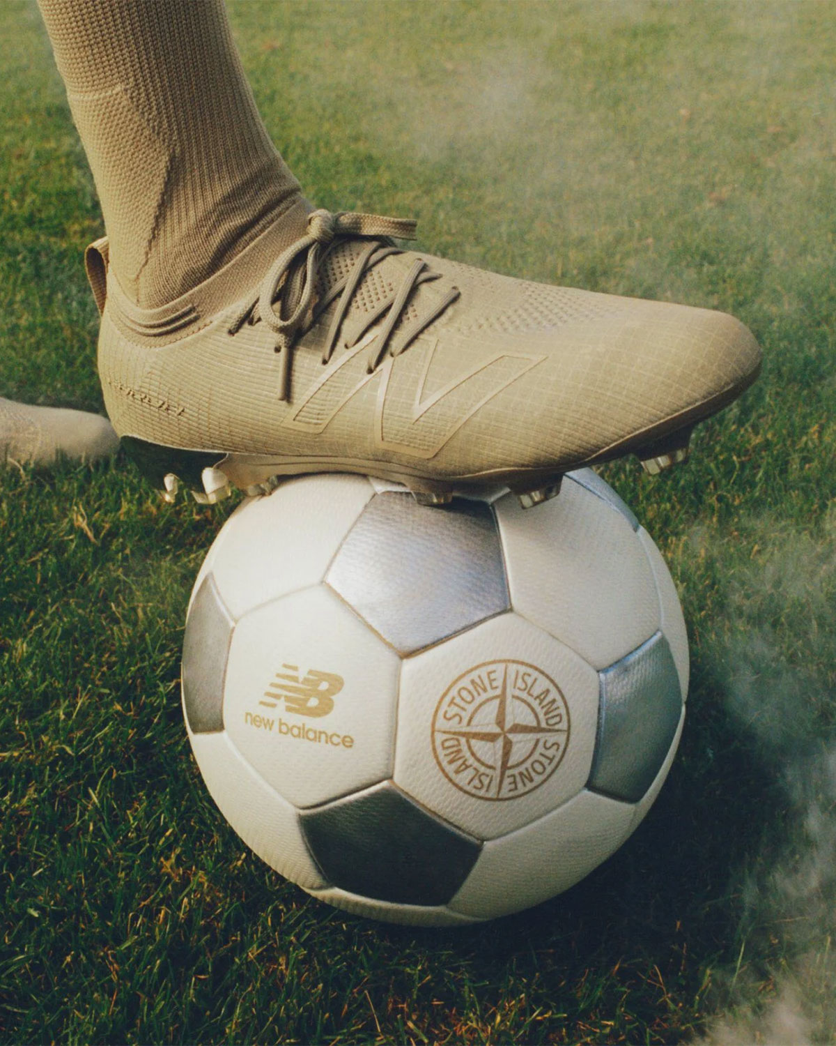 Stone Island와 뉴발란스, 축구화로 2026년 월드컵 준비