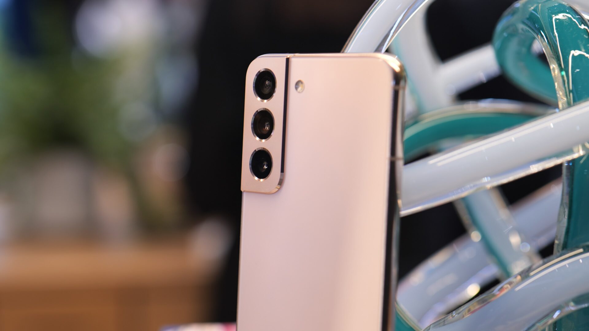 평면 또는 곡선 프레임? 이 작은 갤럭시 디자인 디테일이 아직도 머릿속에 맴돈다