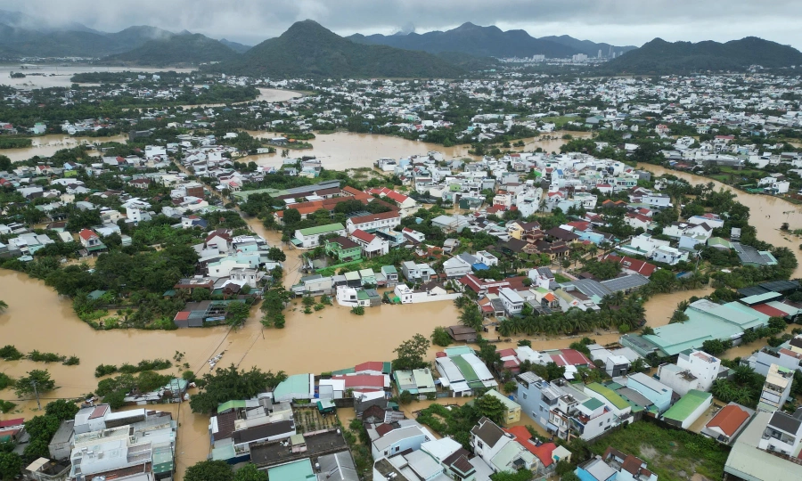 베트남 중부에서 홍수, 산사태로 14명이 사망 또는 실종