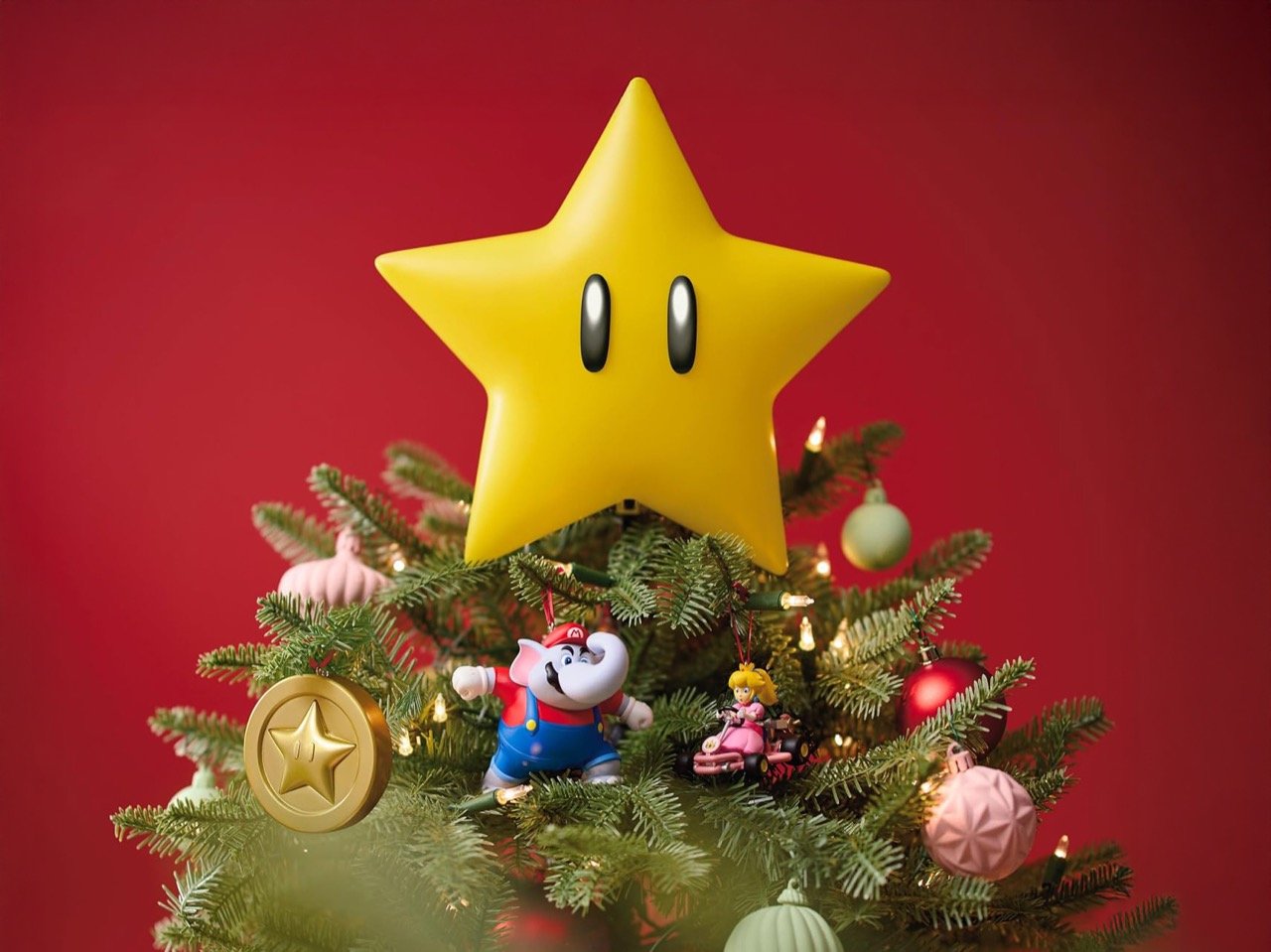 크리스마스 트리 토퍼로 사용되는 슈퍼 마리오의 무적 스타는 20대의 가장 인기 있는 장식일 수도 있습니다