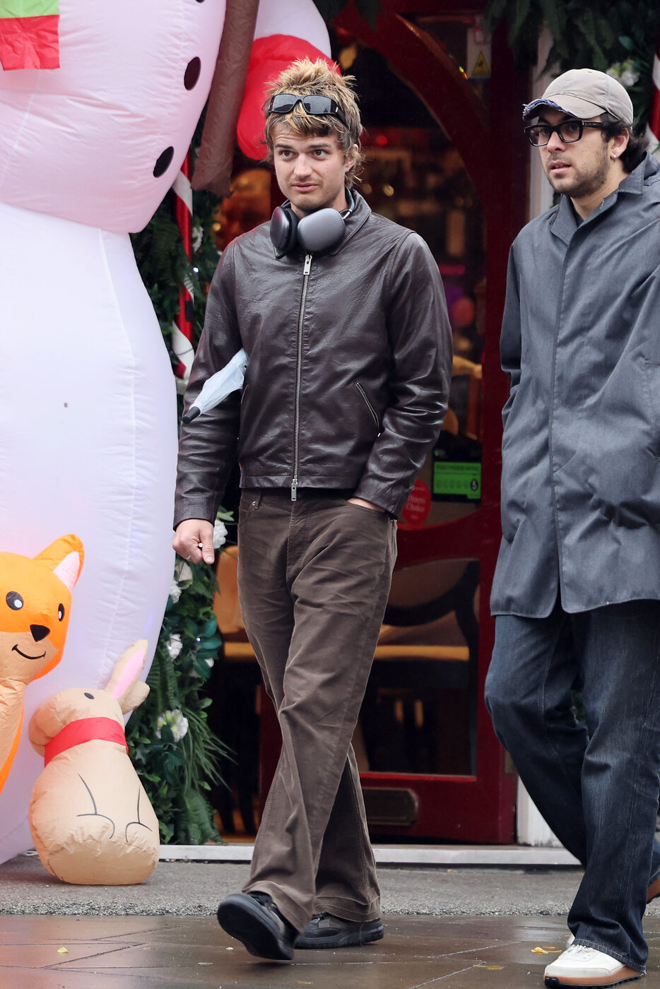 기묘한 이야기의 조 키어리의 새로운 스타일이 주목받는 이유