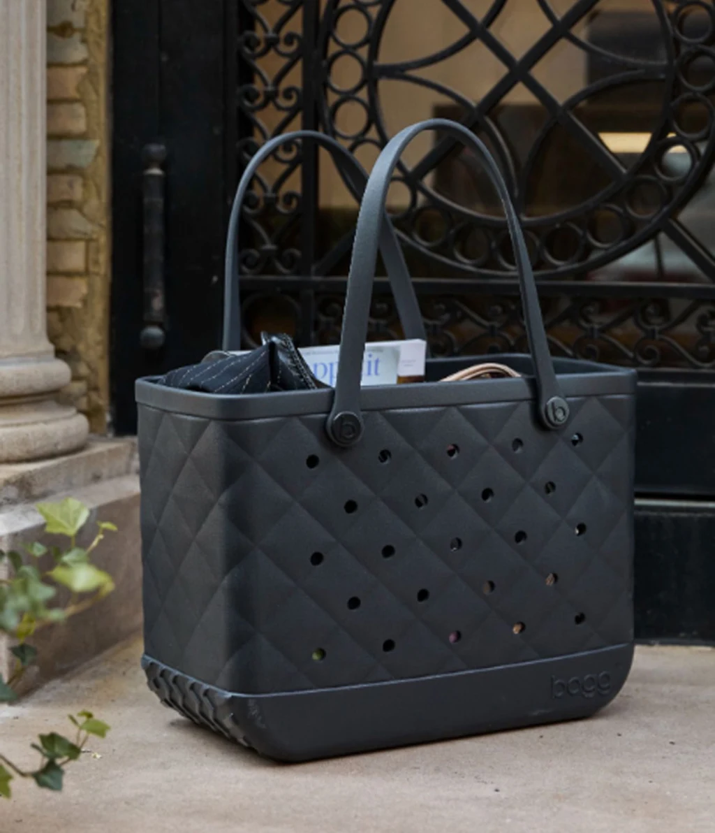 Bogg는 2억 달러 상당의 비치백을 판매했습니다. 이제 저녁 식사에 하나 가지고 가길 원합니다