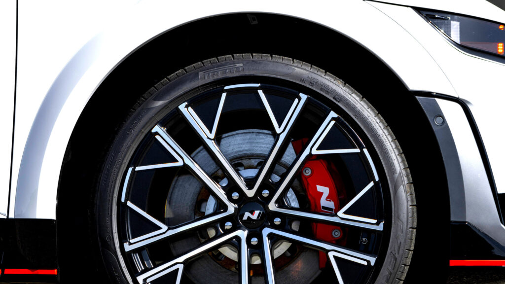 물론, Ioniq 브레이크를 교체할 수 있지만 현대의 6,000달러 도구 또는 2,000달러의 잠긴 해결 방법을 통해서만