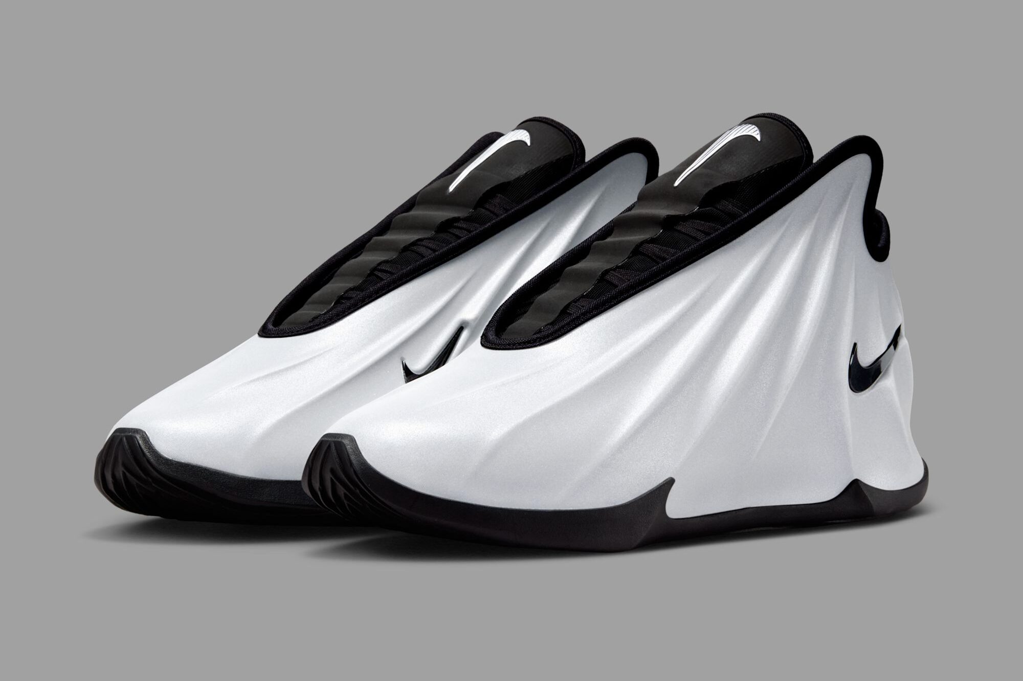 나이키 G.T. 미래의 "메탈릭 실버"