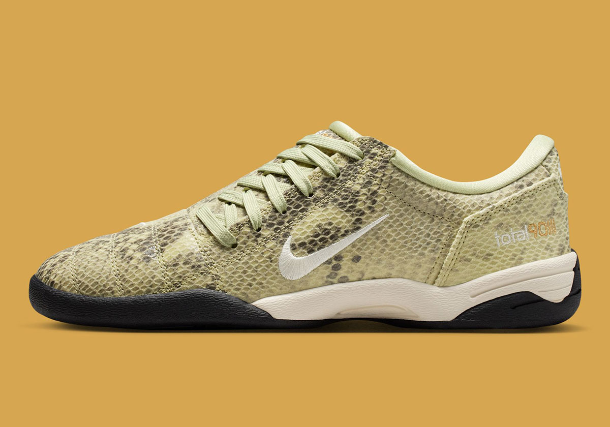 나이키 토탈 90 III는 "올리브 아우라"로 뱀가죽 시대를 이어갑니다