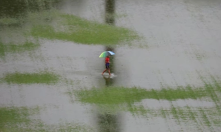 태국과 말레이시아에서 심각한 홍수로 수천 명이 이재민이 발생하고 최소 8명이 사망