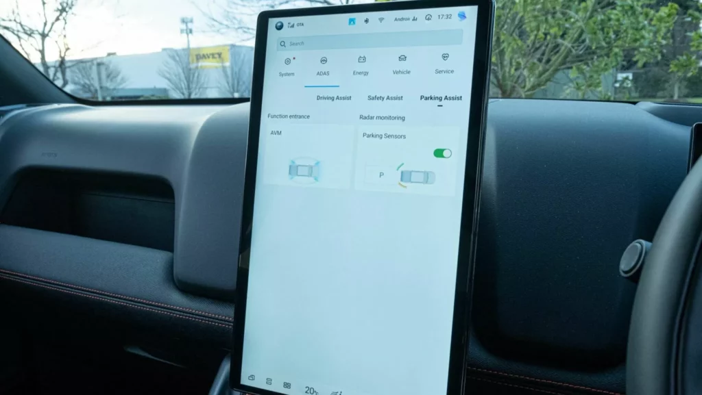BYD는 변칙적인 회전 화면을 버리고 있습니다