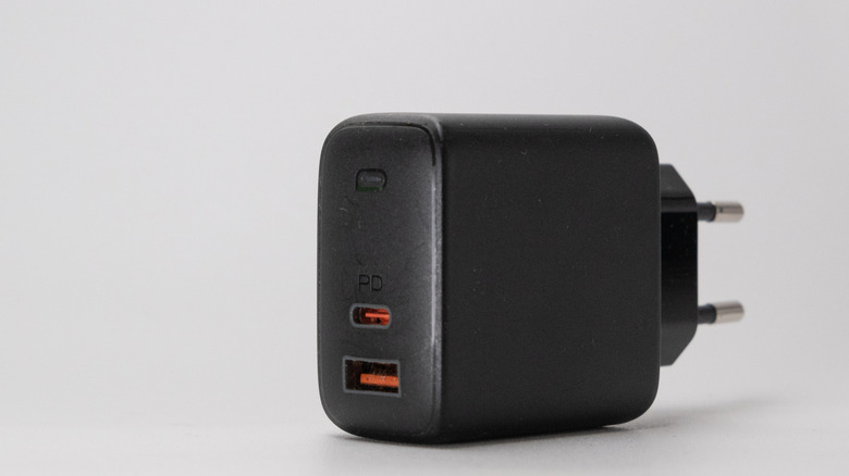 USB 포트가 주황색이면 무엇을 의미합니까?