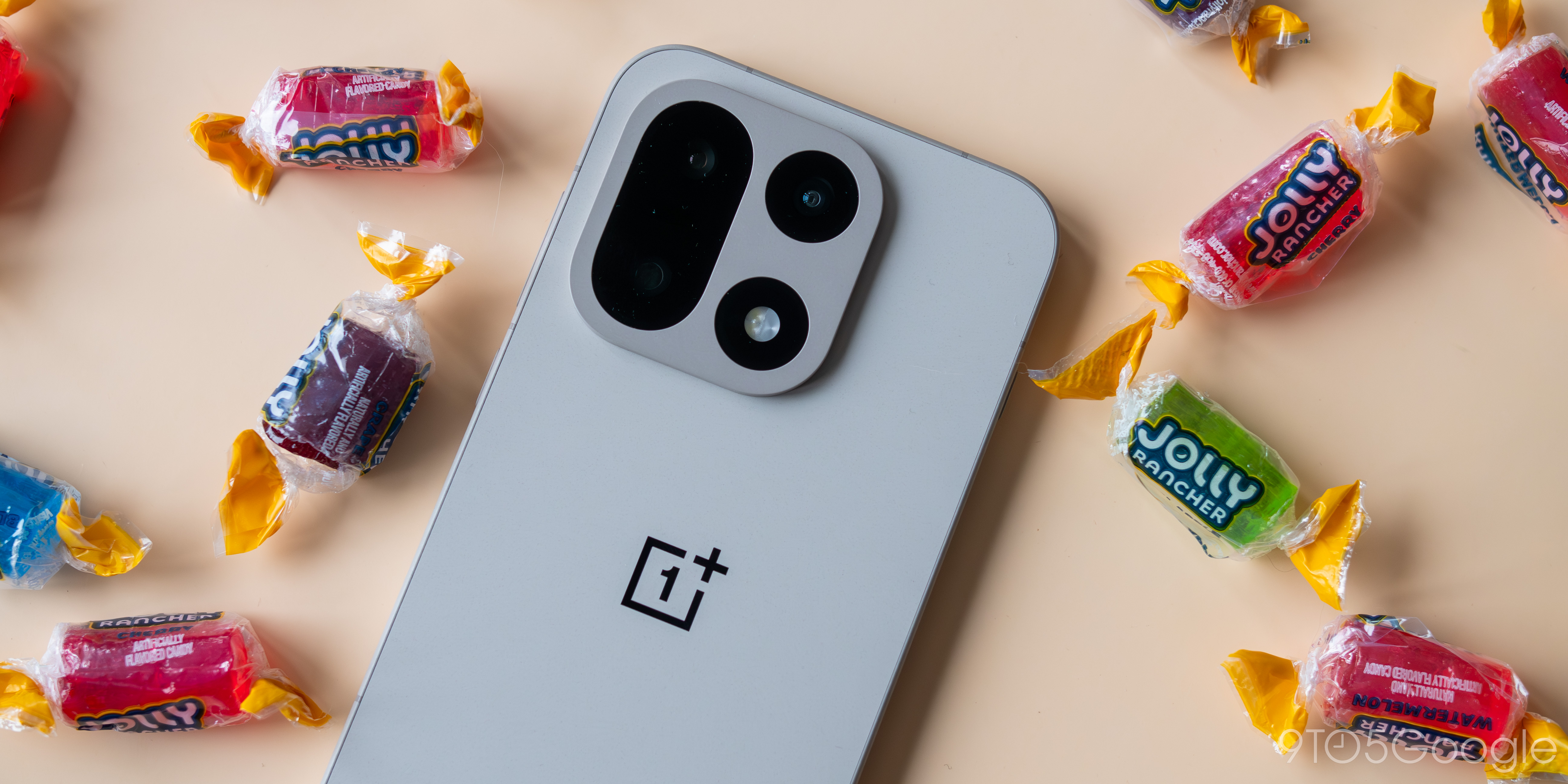 OnePlus 15가 미국 판매를 시작하는 데 필요한 승인을 받았습니다