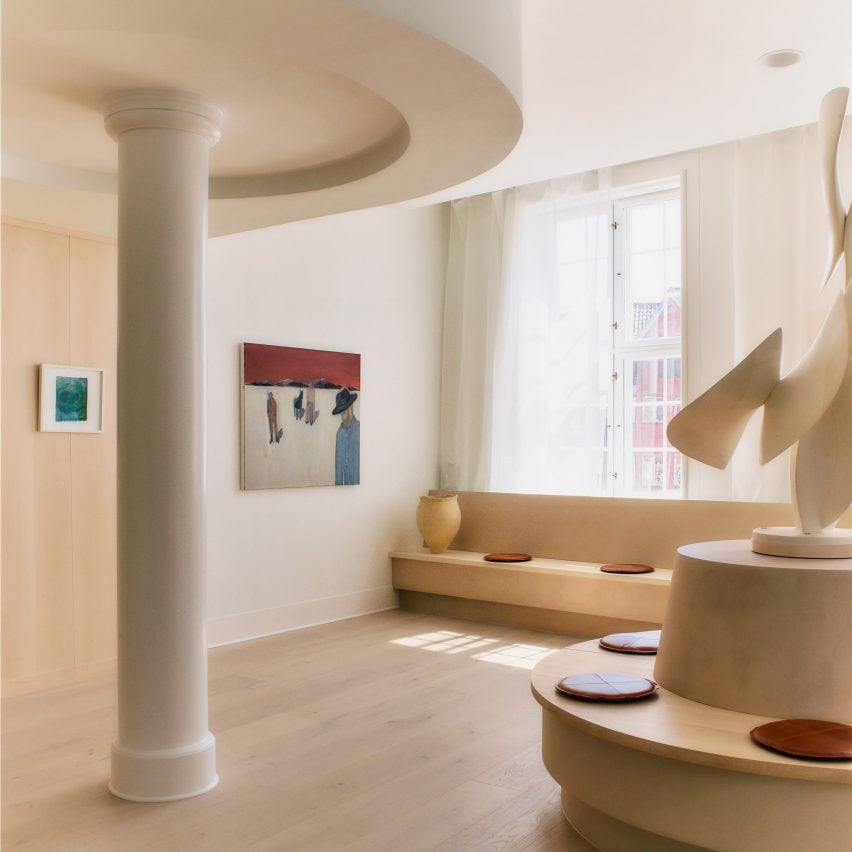 Standard Practice는 코펜하겐 안과 진료소를 갤러리로 두 배로 디자인