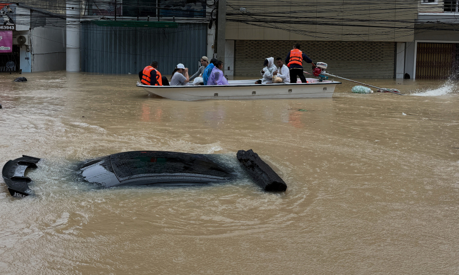 태국, 말레이시아 홍수로 30명 이상 사망, 수천명 이재민