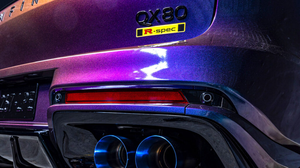 인피니티가 BMW M과 AMG를 통해 다시 한 번 관심을 갖게 하려고 합니다