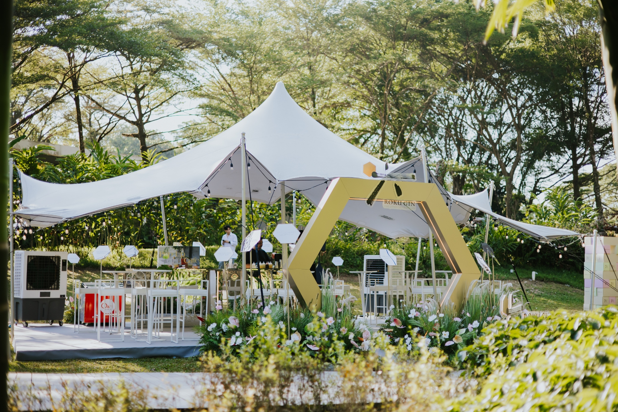 Roku Gin x AIR CCCC의 협업 팝업 경험을 뒷받침하는 다이나믹 듀오