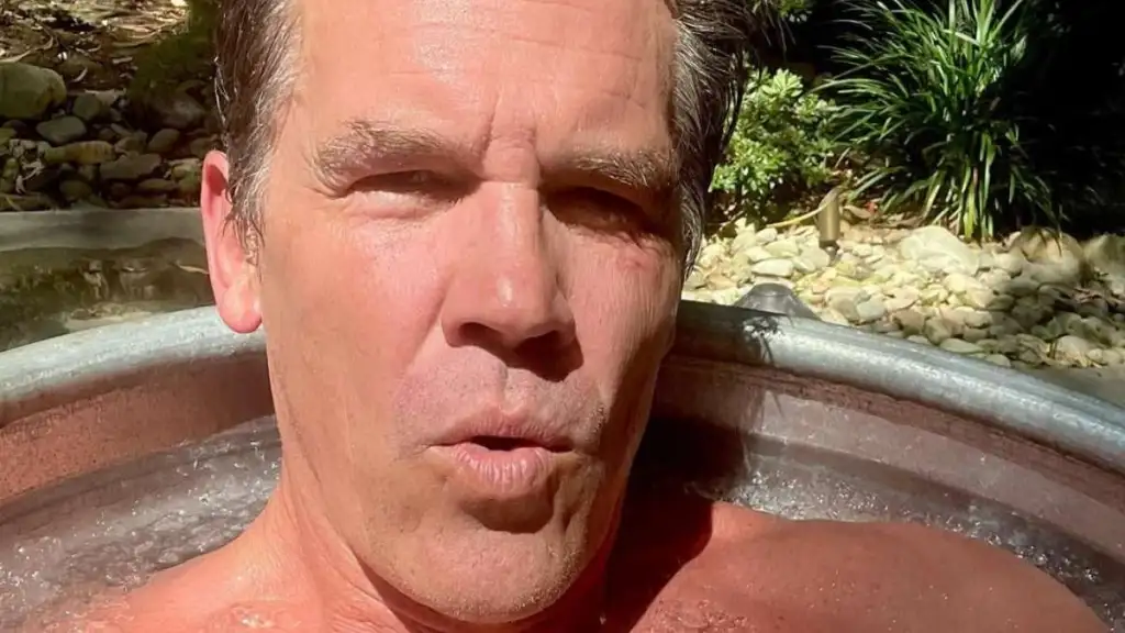 Josh Brolin이 버프 체격을 뽐내며 시선을 사로잡았습니다