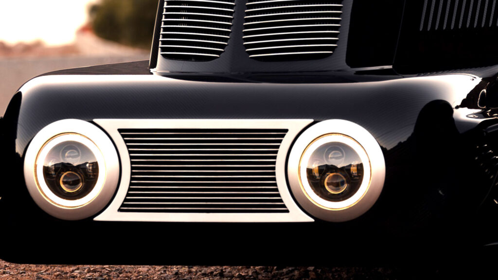 이 카본 바디 로드스터는 1930년대 포드에 경의를 표합니다