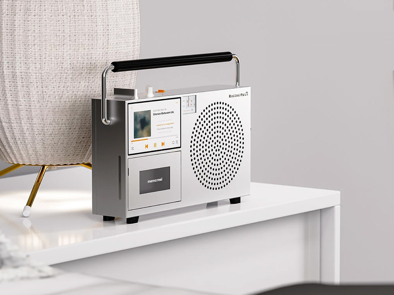 Memoreel은 향수를 불러일으키는 감성을 포착하고 이를 AI와 융합하여 녹음된 감정 표현으로 음악과 예술 작품을 만들어냅니다