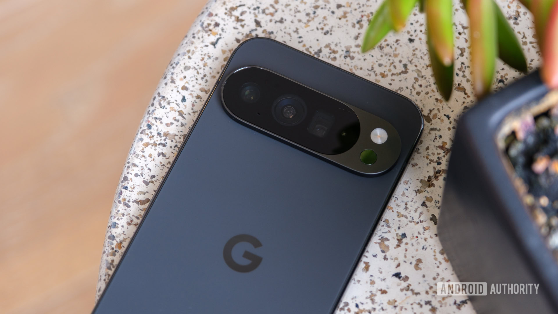 Google은 Pixel 10 Pro 카메라 버그가 수정되었다고 밝혔지만 사용자들은 이에 동의하지 않습니다. 문제에 직면하고 있나요?