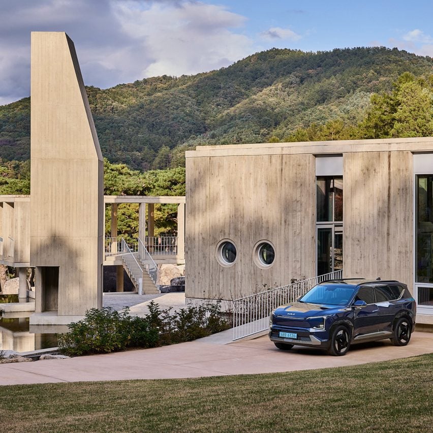 기아, 안뜰과 물의 정원으로 둘러싸인 교육 아카데미에서 신형 EV5 공개