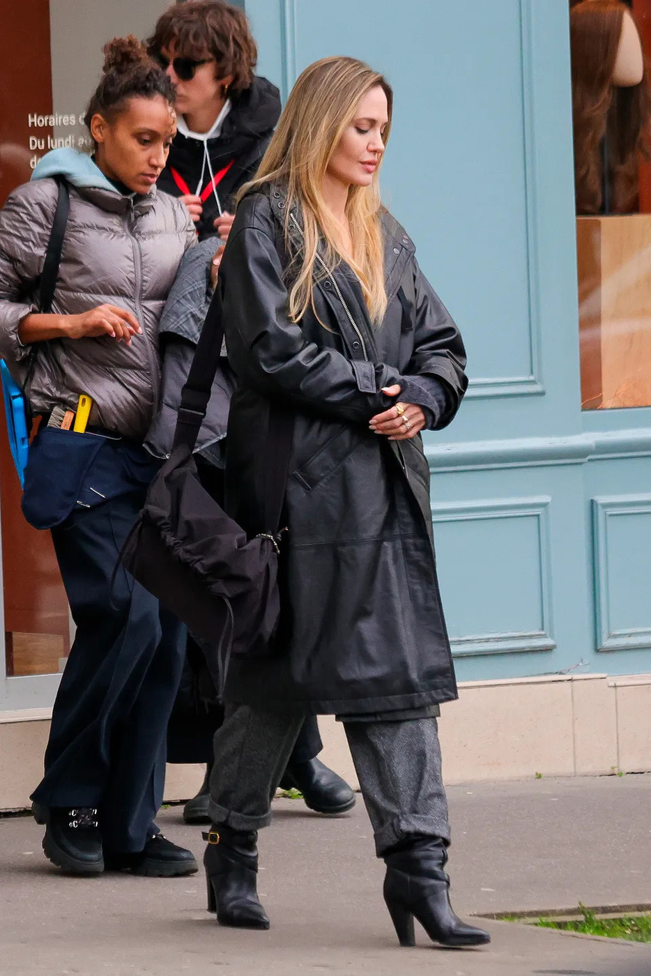 바지에 부츠! 안젤리나 졸리처럼 간당간당하거나, 욱여넣거나