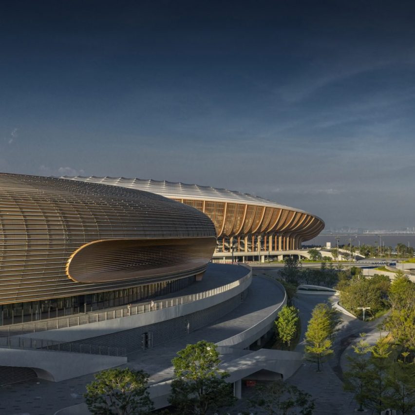 Dezeen Agenda는 Zaha Hadid Architects의 해안가 경기장을 갖추고 있습니다