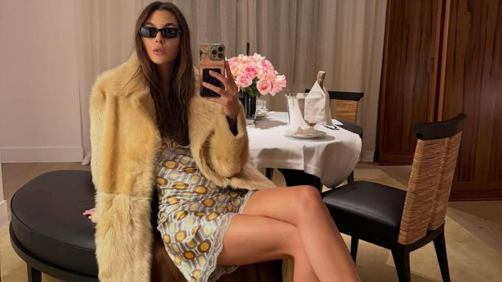 레오나르도 디카프리오의 여자친구가 비키니 팬티를 입고 시시하게 보인다 사진