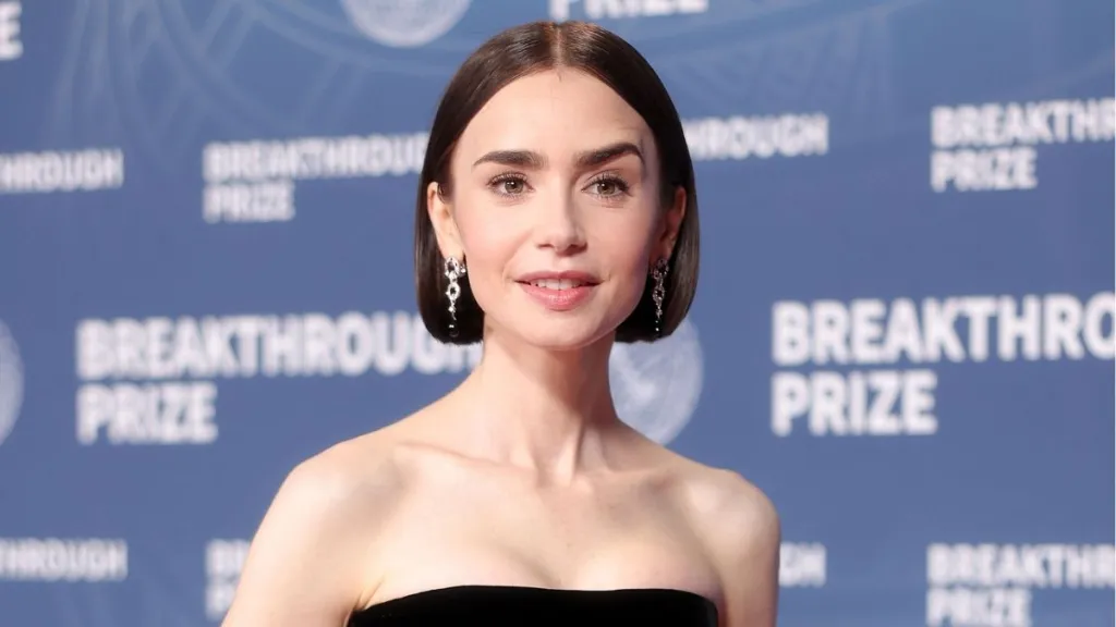 릴리 콜린스(Lily Collins)의 미니 반바지 룩은 꼭 봐야 합니다