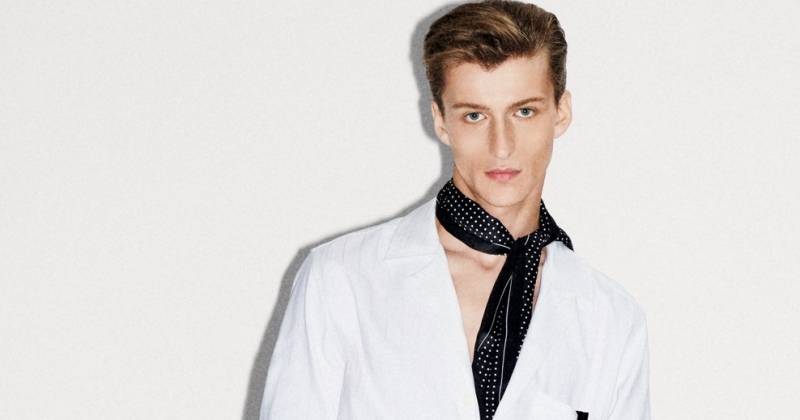 Tom Ford 2026년 봄, 더 가벼운 터치로 화려함을 재조명