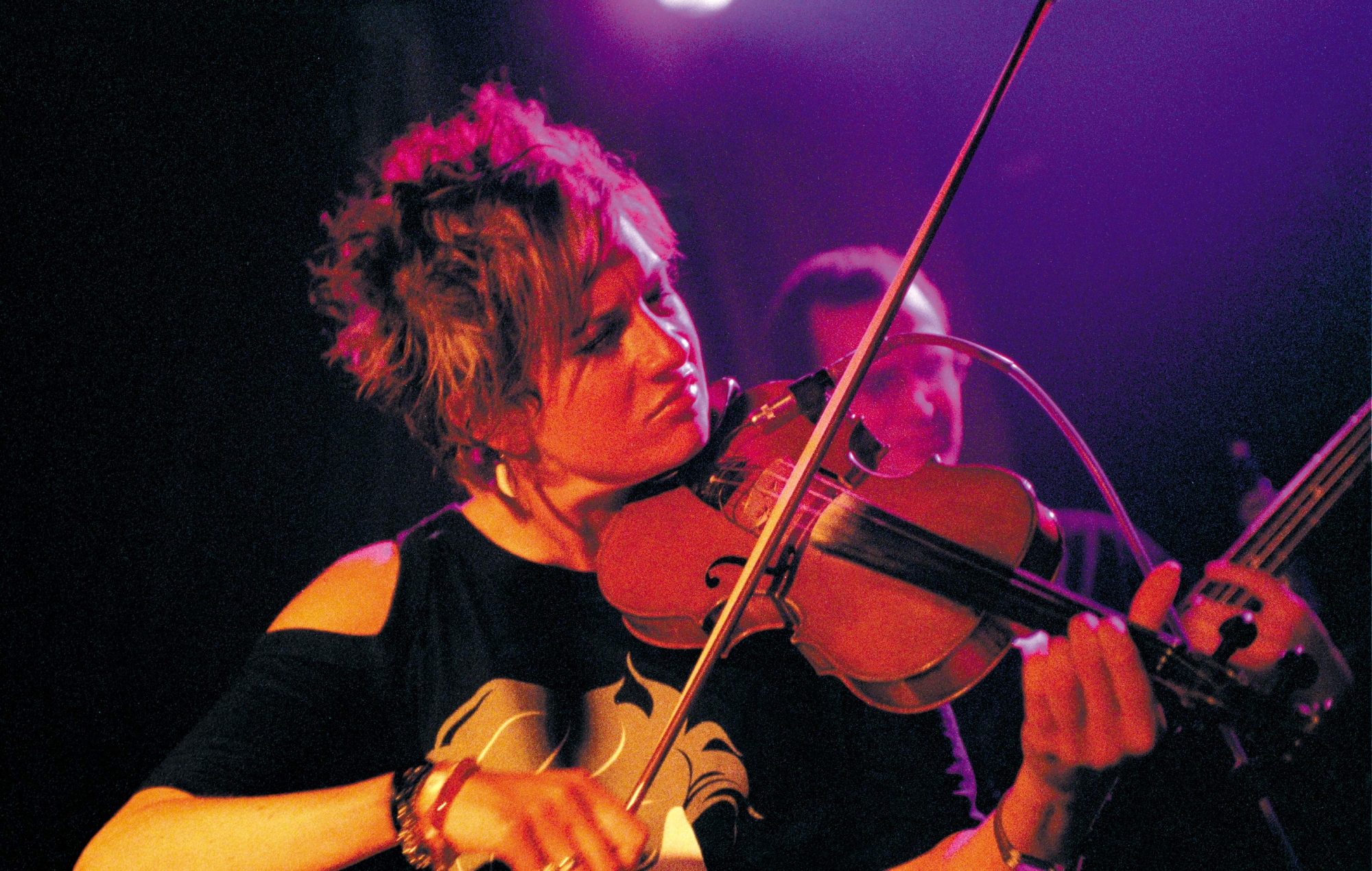 유대인 밴드 Oi Va Voi는 브리스톨 공연장 Strange Brew가 취소한 후 "실수"에 대해 사과한 후 연설합니다