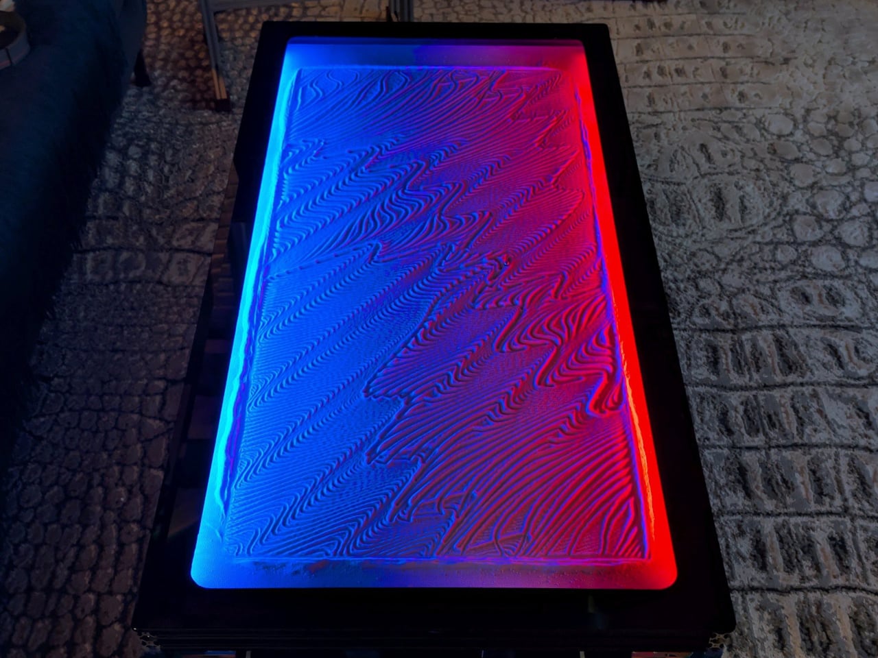 DIY 커피 모래 테이블은 거실 표면을 움직이는 예술로 바꿔줍니다