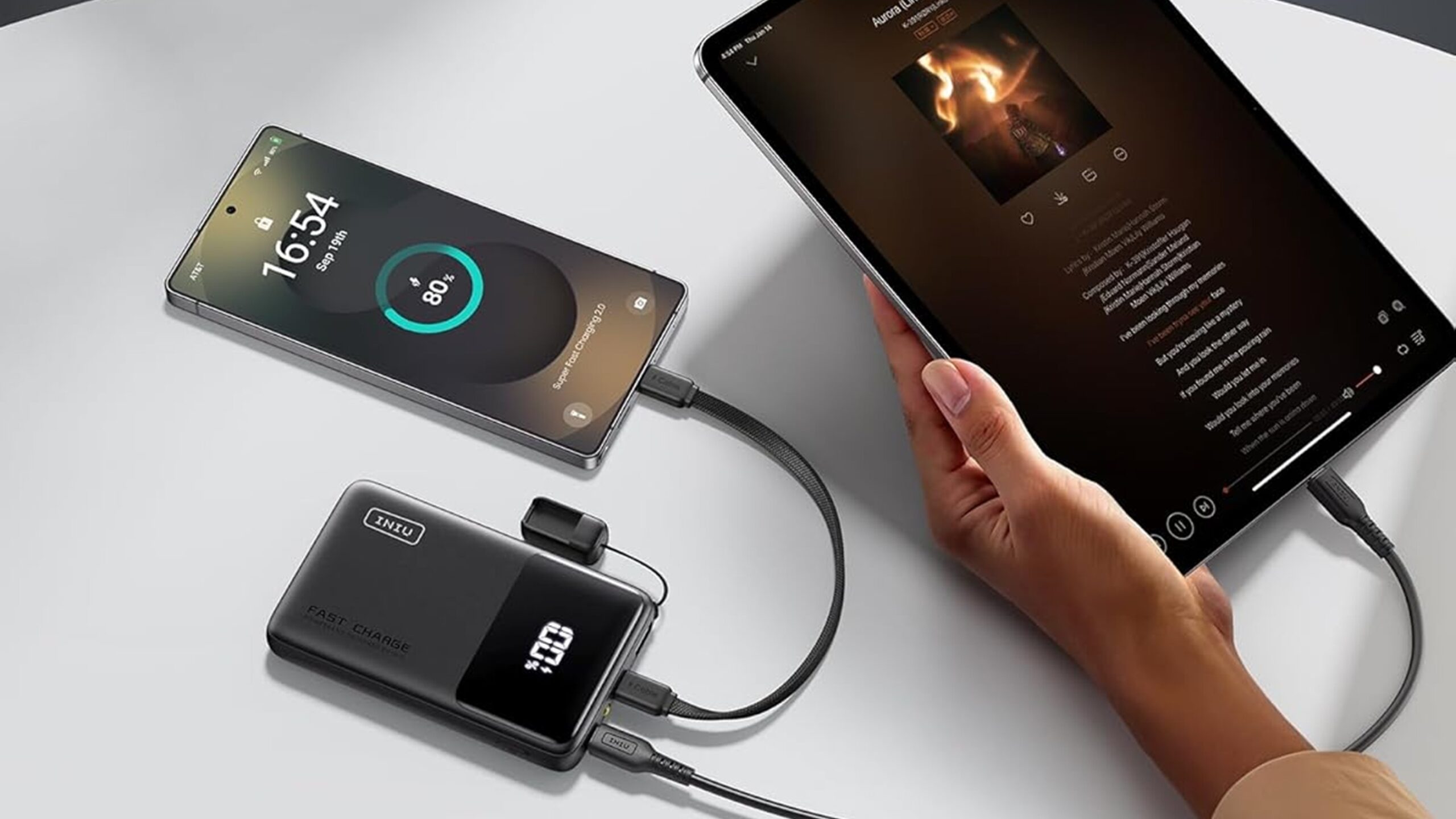 사상 최저 가격: 이 초슬림 휴대용 10,000mAh 충전기는 이제 단 21달러에 불과합니다