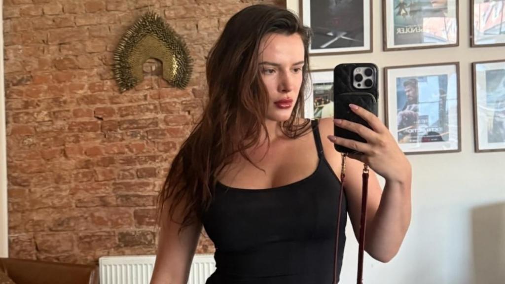 Bella Thorne의 끈팬티 룩은 무시할 수 없습니다