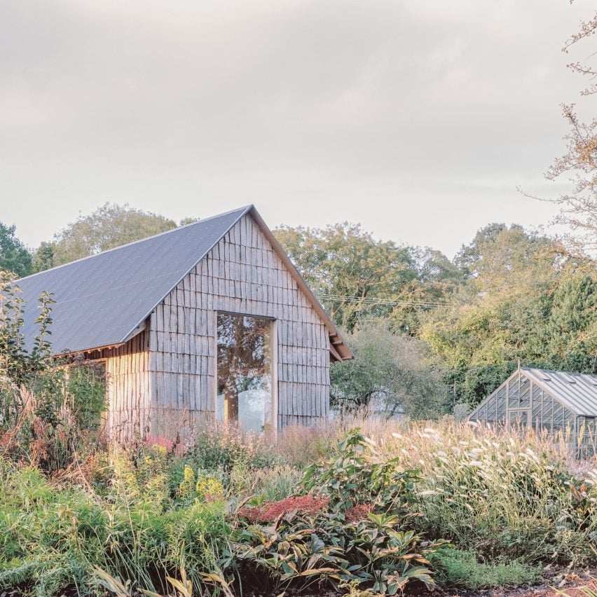 오크라(Okra)의 하트포셔(Hertforshire)에 있는 손으로 쪼개진 참나무 지붕널 망토 웰빙 센터