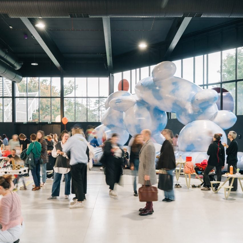 Designblok은 창립 컨퍼런스를 통해 용기를 기념합니다