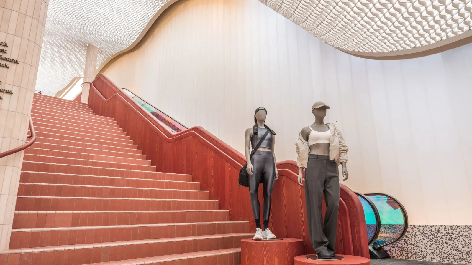 Lululemon의 새로운 매장 형식이 소호에 첫 선을 보입니다