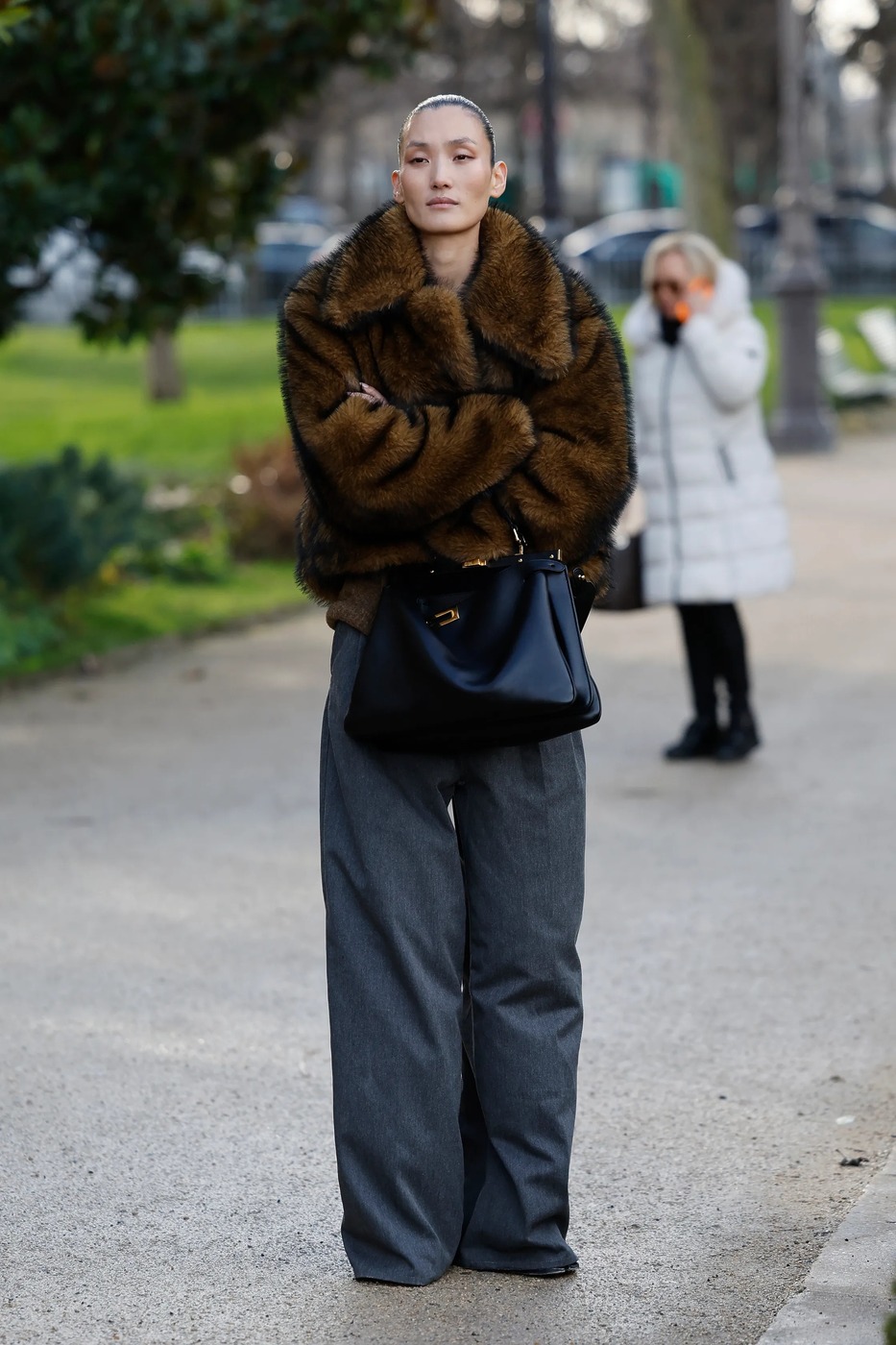 복부인 스타일 말고, 요즘 모피는 이렇게 입습니다