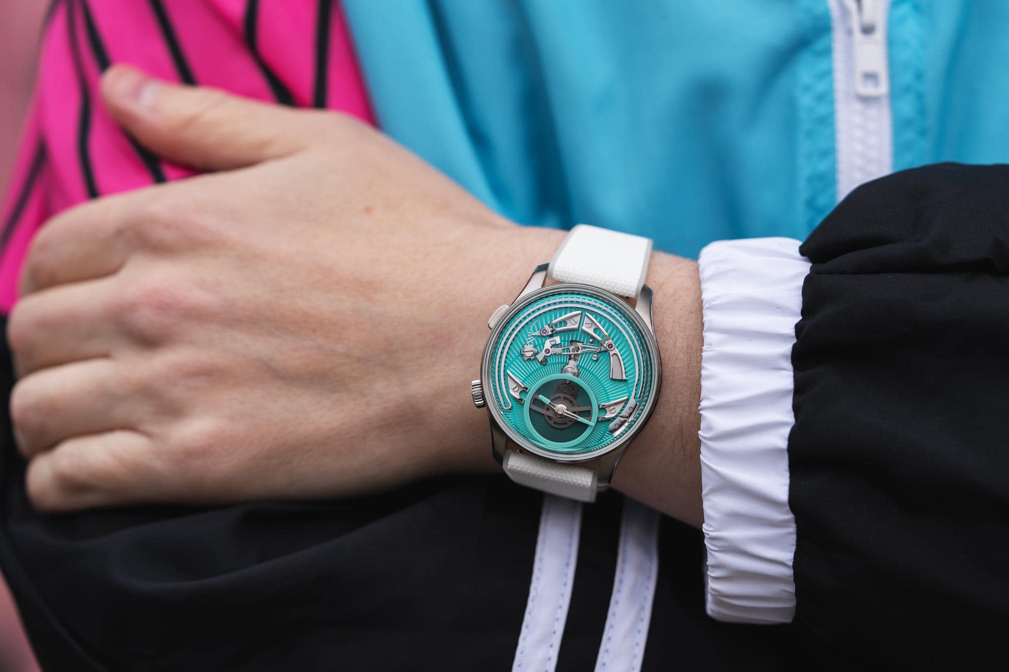 Christopher Ward C1 Bel Canto가 새로운 Lumiere 에디션으로 Wild Lume 처리를 받았습니다